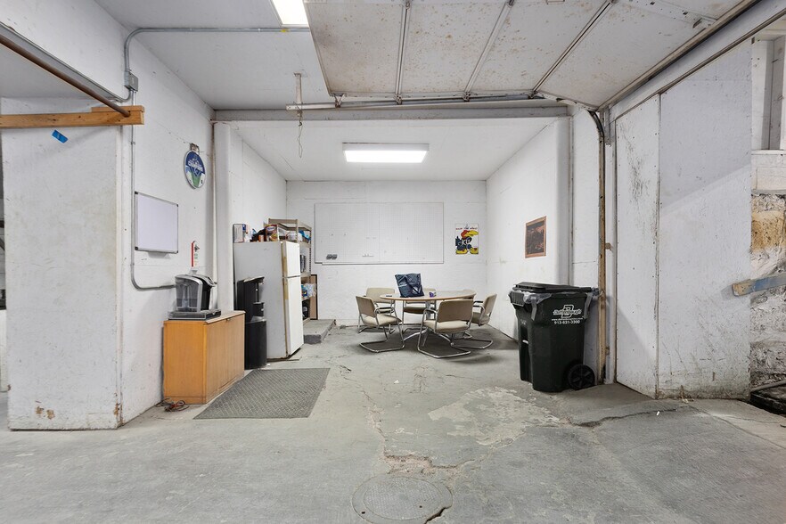 More Photos Of 814 Brooklyn Ave, Kansas City Warehouse For Sale