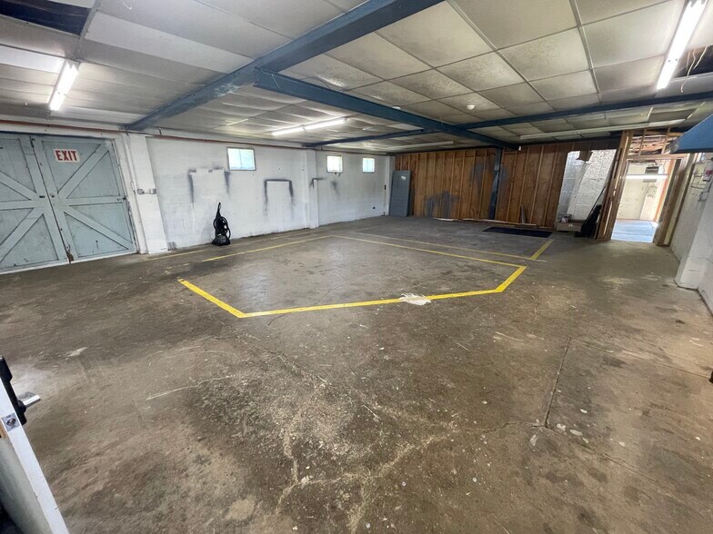 More Photos Of 10 Rhoda St, Farrell Flex For Lease