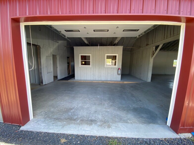 More Photos Of 509 Bellvale Rd, Chester Warehouse For Lease