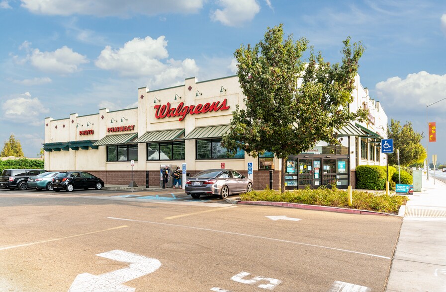 More Photos Of 2589 Jensen Ave, Sanger Drugstore For Sale