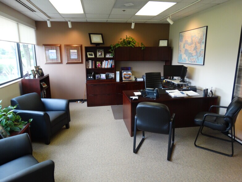 More Photos Of 950-970 Bolger Ct, Fenton Service For Sale