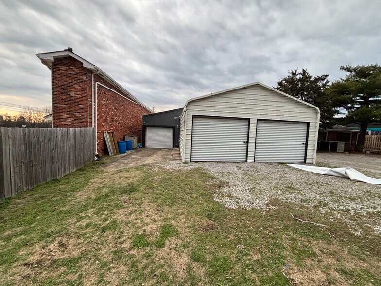 More Photos Of 1115 Lakeview Dr, Franklin Freestanding For Lease