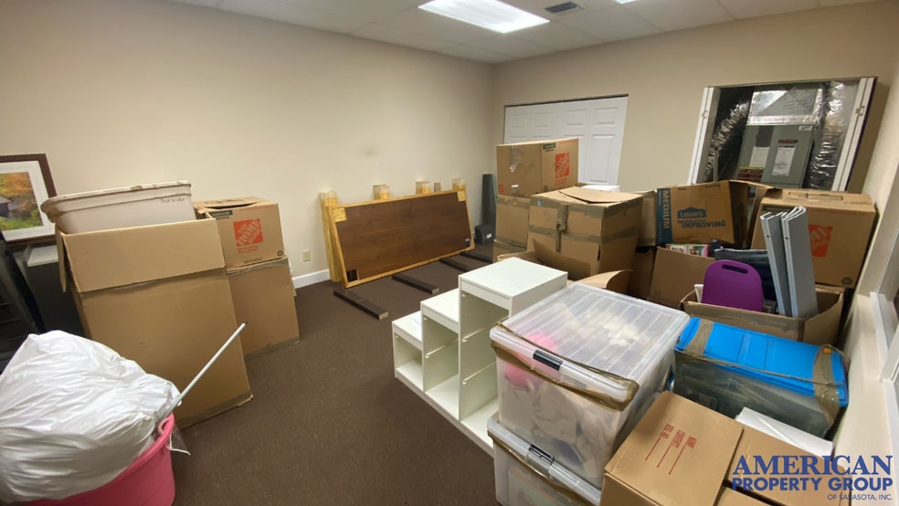 More Photos Of 1090 Knight's Trail Rd, North Venice Light Distribution For Sale