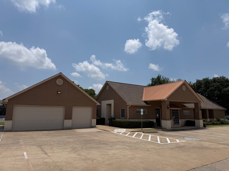 More Photos Of 4726 Boat Club Rd, Fort Worth Office For Sale
