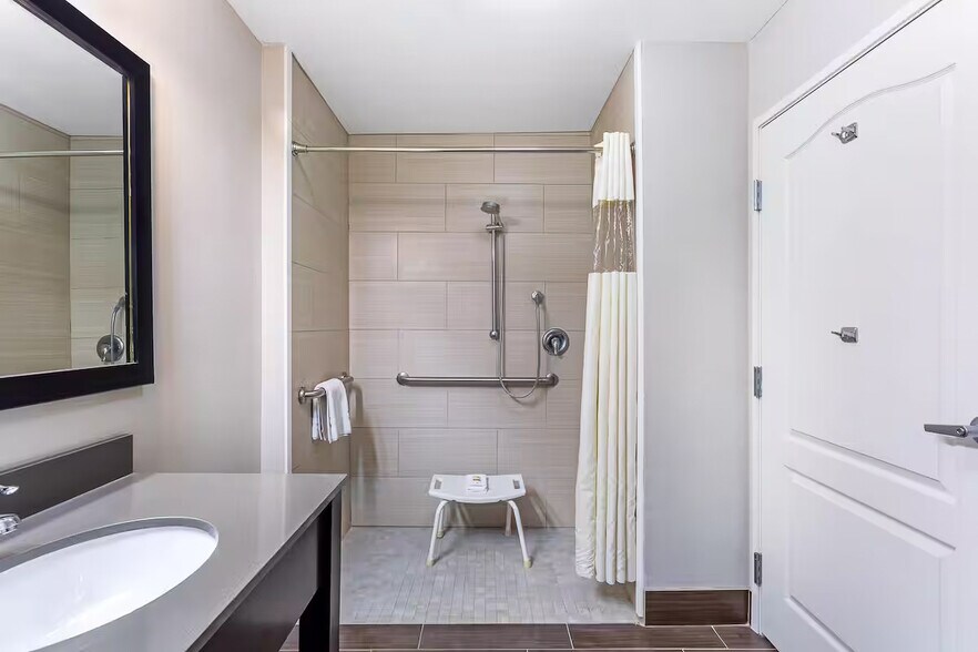 More Photos Of 1314 W Interstate 20, Monahans Hotel For Sale