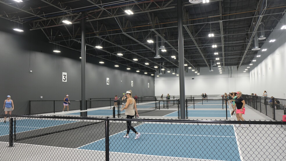 More Photos Of 868 N Gilbert Rd, Gilbert Freestanding For Lease