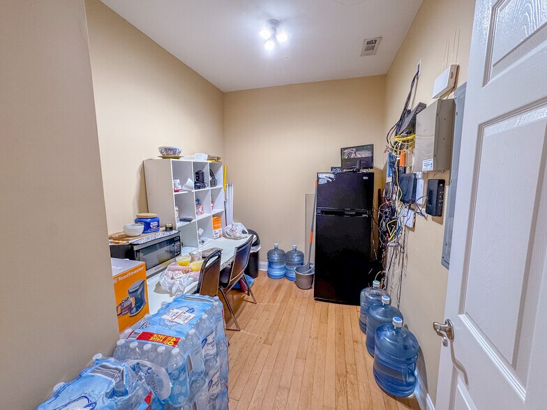 More Photos Of 1040 Indian Trail Lilburn Rd, Lilburn Office For Lease