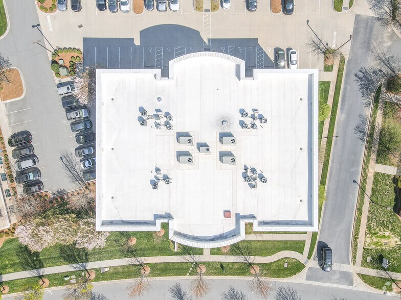 More Photos Of 9713 Northcross Center Ct, Huntersville Office For Lease