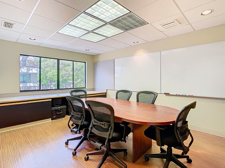 More Photos Of 3333 W Kennedy Blvd, Tampa Loft Creative Space For Sale