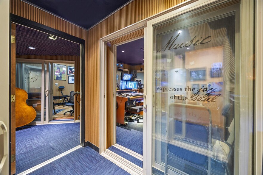 More Photos Of 1132 Main St, Commerce Flex For Sale