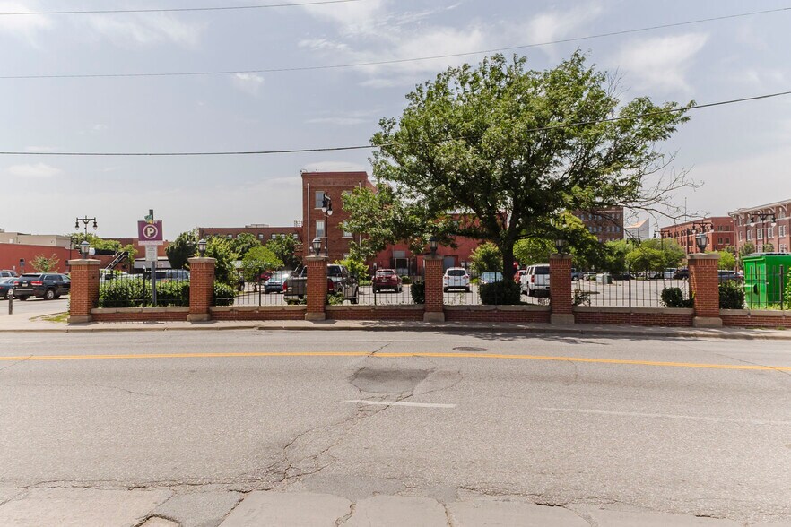 More Photos Of 130 N Washington Ave, Wichita General Retail For Sale