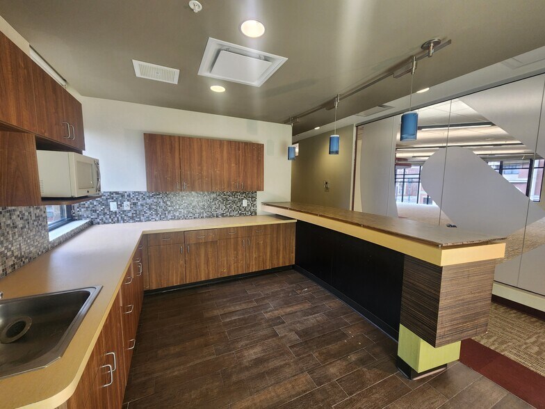 More Photos Of 469 State St, Schenectady Office For Lease