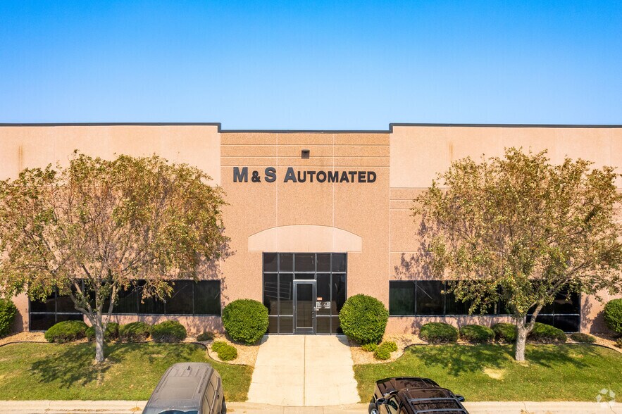 More Photos Of 1166-1200 Cliff Rd E, Burnsville Light Manufacturing For Lease