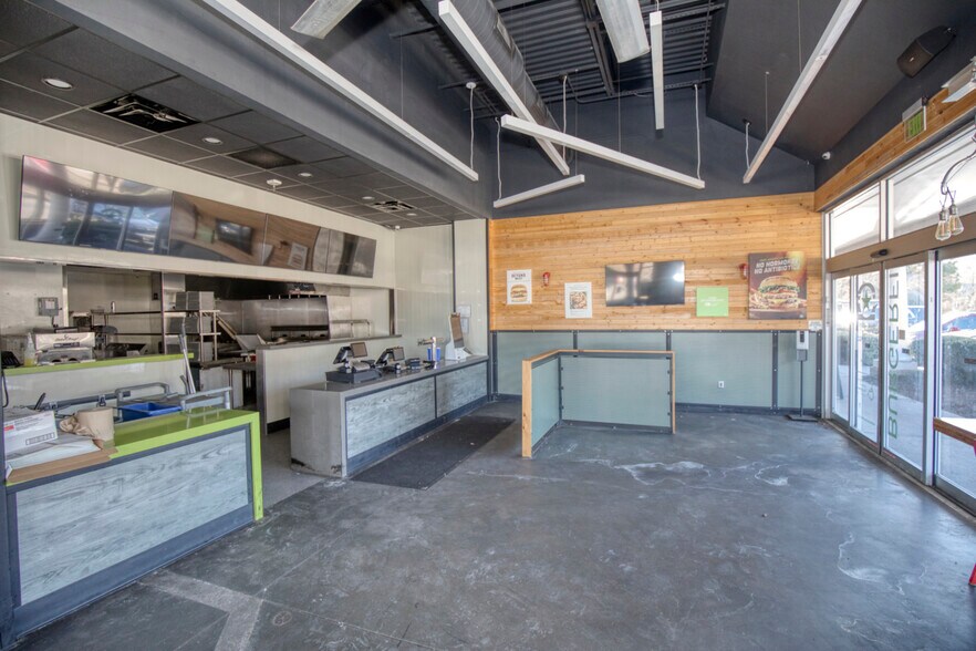 More Photos Of 6630 Mooretown Rd, Williamsburg Restaurant For Lease