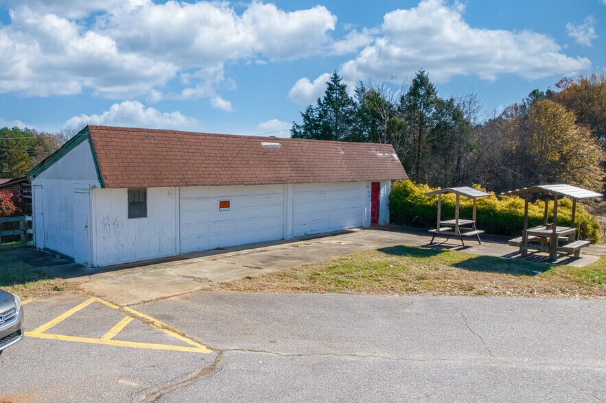 More Photos Of 3506 Springs Rd, Hickory Freestanding For Sale