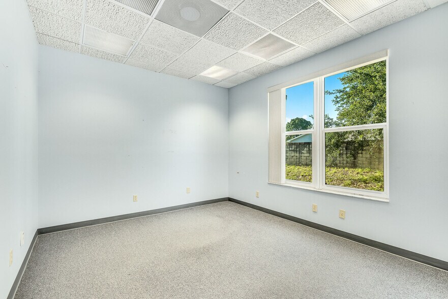 More Photos Of 1500 W Eau Gallie Blvd, Melbourne Office For Lease