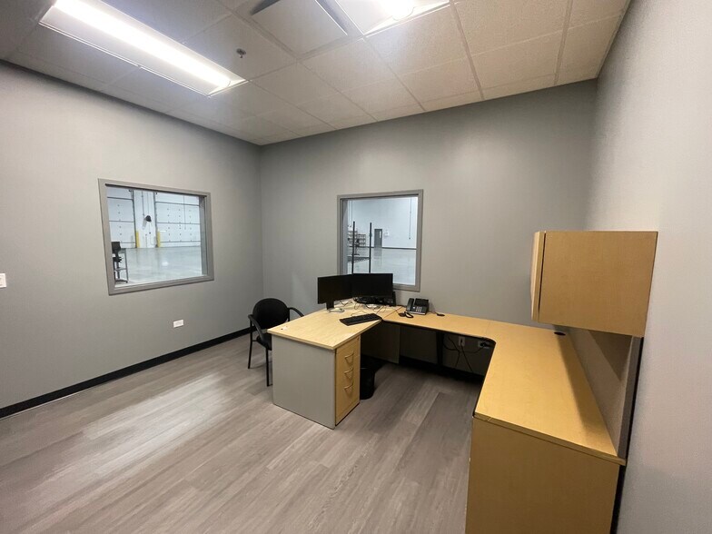 More Photos Of 13400 FYH Dr, Huntley Truck Terminal For Lease