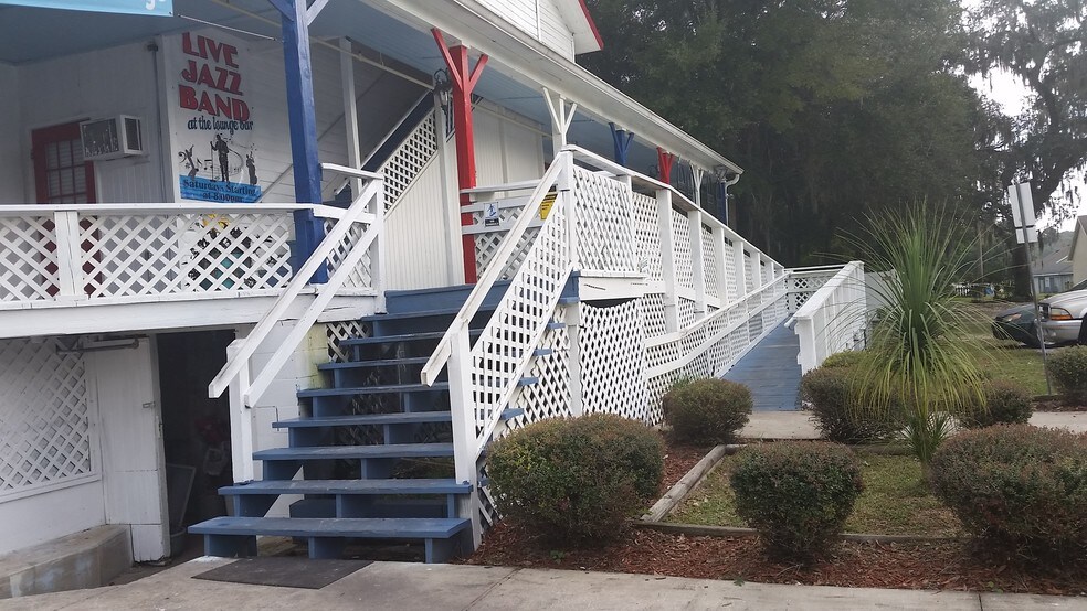 More Photos Of 300 S Volusia Ave, Orange City Hotel For Lease