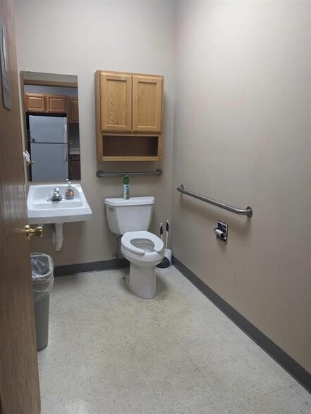 More Photos Of 12 Main St S, Minot Loft Creative Space For Lease