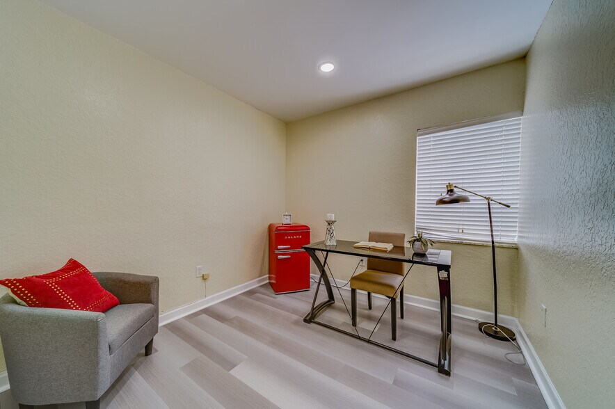 More Photos Of 1275 Cleveland St, Clearwater Medical For Lease