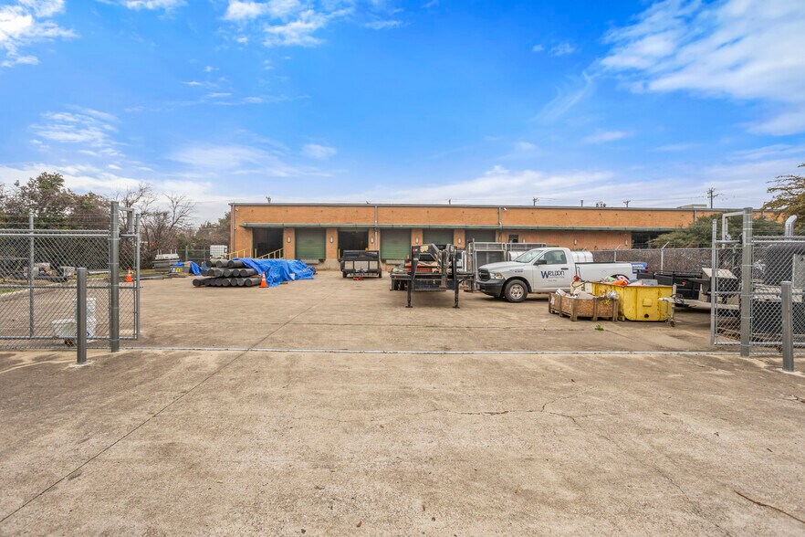 More Photos Of 3100 E Randol Mill Rd, Arlington Distribution For Sale