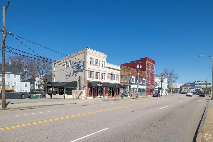 More Photos Of 369 Bank St, New London Storefront Retail Residential For Lease