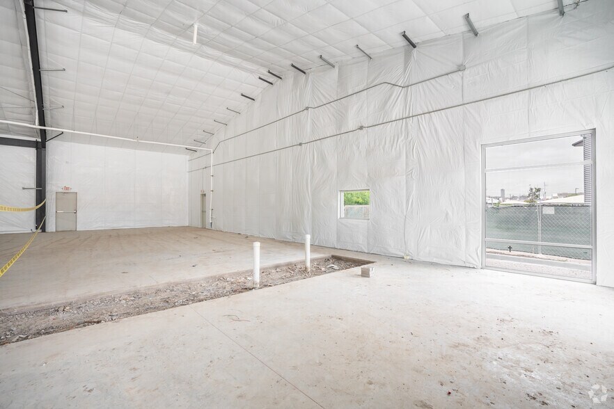More Photos Of 3622 Old Spanish Trl, Houston Warehouse For Lease