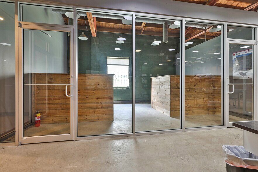 More Photos Of 147 Jackson St, Newnan Freestanding For Lease