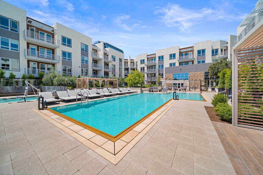 More Photos Of 585 Anton Blvd, Costa Mesa Apartments For Lease