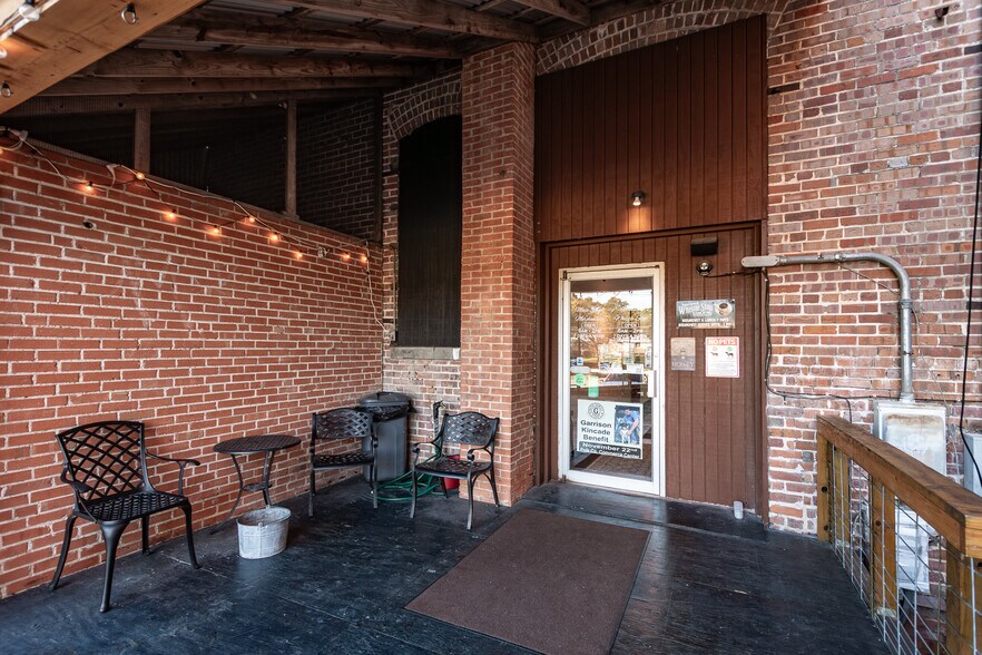 More Photos Of 318 N Washington Ave, Livingston General Retail For Sale