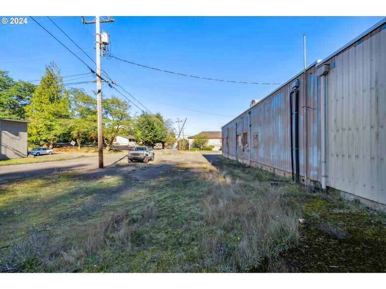 More Photos Of 665 Hemlock Ave, Coos Bay Refrigeration Cold Storage For Sale