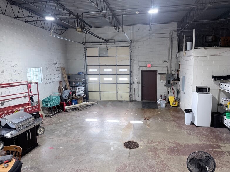 More Photos Of 516 E Broadway St, Bradley Office For Sale