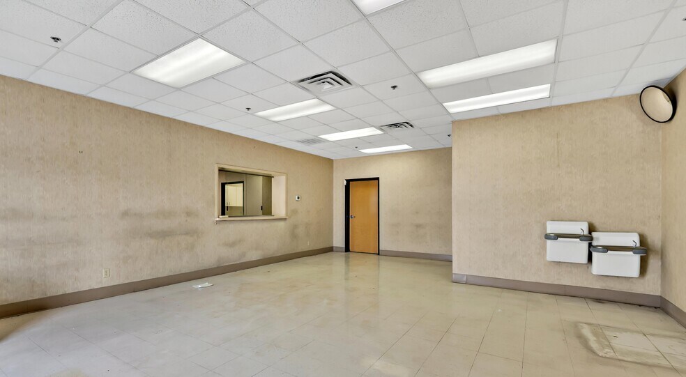 More Photos Of 701 W Loop 340, Waco Self Storage For Lease