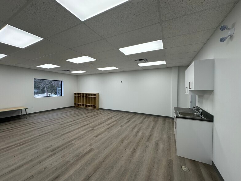 More Photos Of 10117 158th St NW, Edmonton Auto Repair For Sale