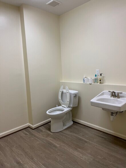 More Photos Of 7252 Benedict Ave, Benedict Storefront Retail Office For Lease