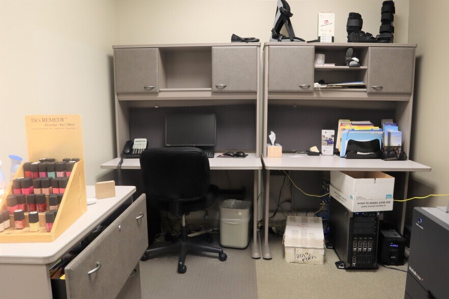 More Photos Of 9405 Huffmeister Rd, Houston Storefront Retail Office For Lease