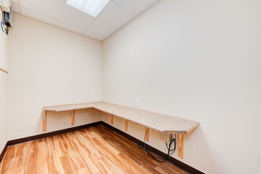 More Photos Of 5820 66th St, Lubbock Storefront Retail Office For Sale