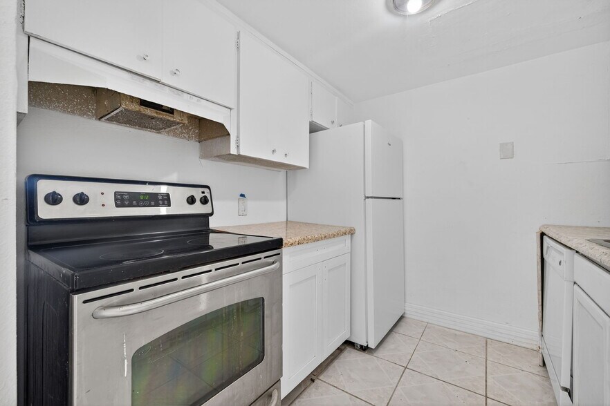 More Photos Of 275 116th Ave, Treasure Island Apartments For Sale
