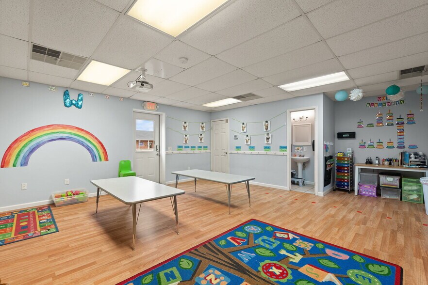 More Photos Of 1990 NW In-337, Corydon Medical For Sale
