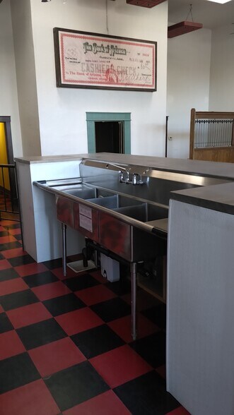 More Photos Of 907 Main St, Clarkdale General Retail For Lease