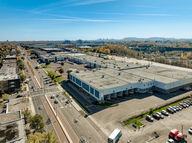 More Photos Of 8740-8754 Boul Pie IX, Montréal Warehouse For Lease