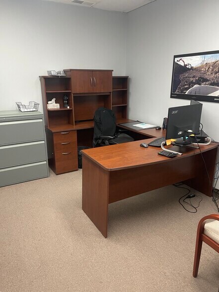 More Photos Of 315 19th St SE, Calgary Service For Lease