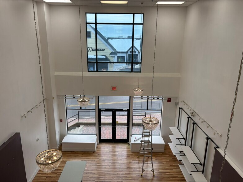 More Photos Of 9 Bow St, Freeport General Retail For Sale