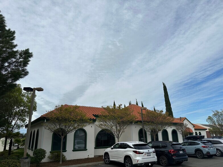 More Photos Of 1970 Lake Blvd, Davis Medical For Sale