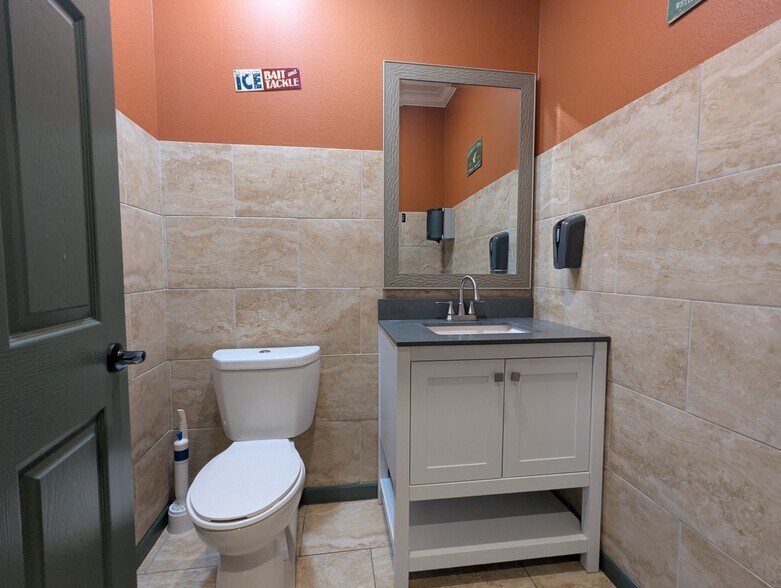 More Photos Of 1465 N Main St, Vidor Freestanding For Sale