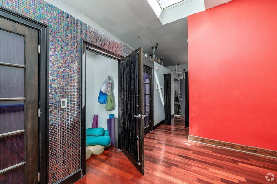 More Photos Of 136 Washington St, Binghamton Multifamily For Sale