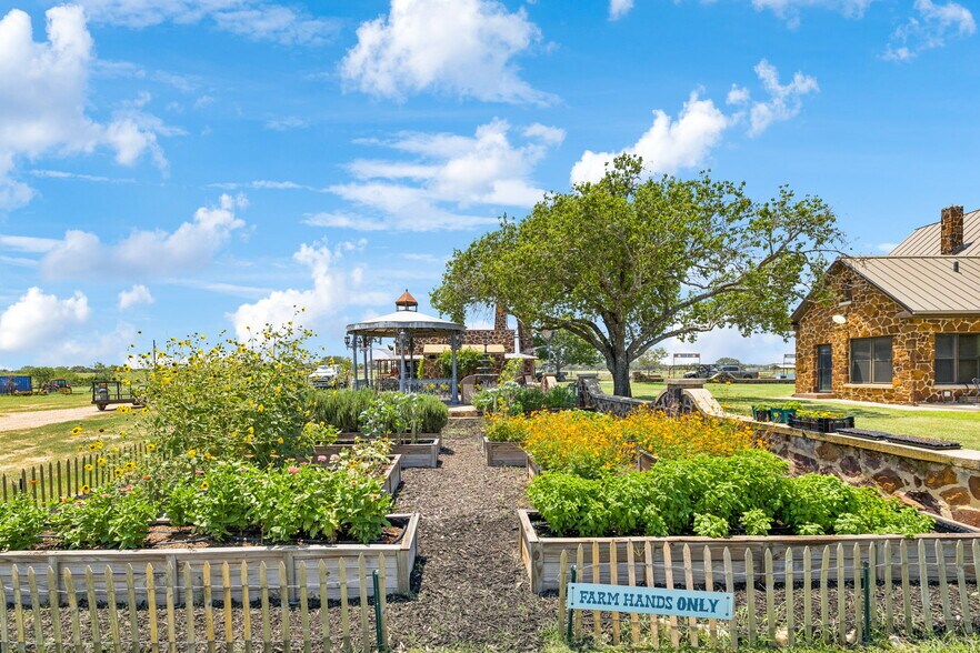 More Photos Of 995 W Gates Valley Rd, Poteet Land For Sale