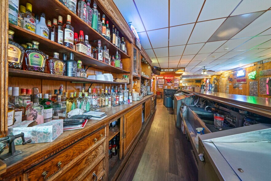 More Photos Of 208 N Walnut St, Stillman Valley General Retail For Sale