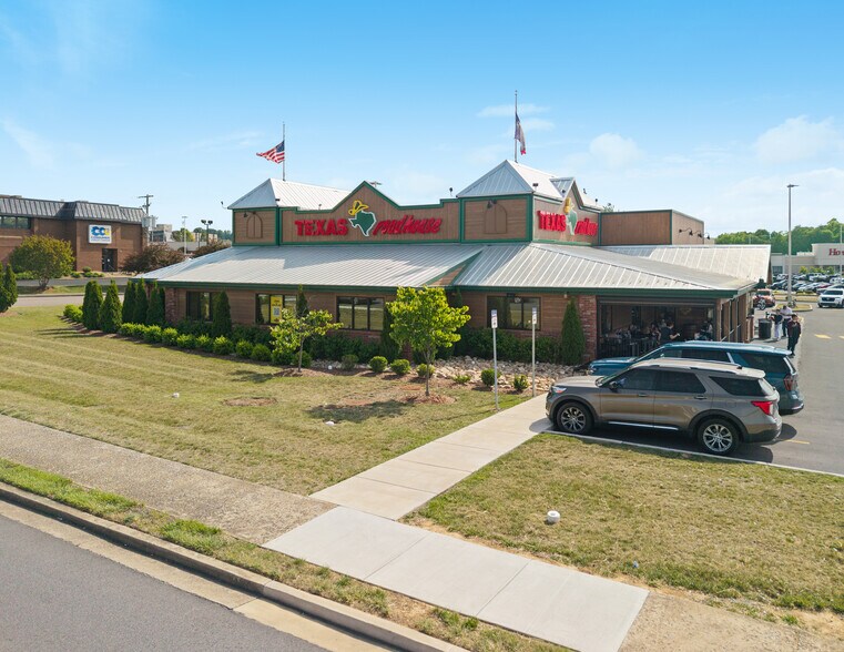 More Photos Of 2005 N Roan St, Johnson City Restaurant For Sale