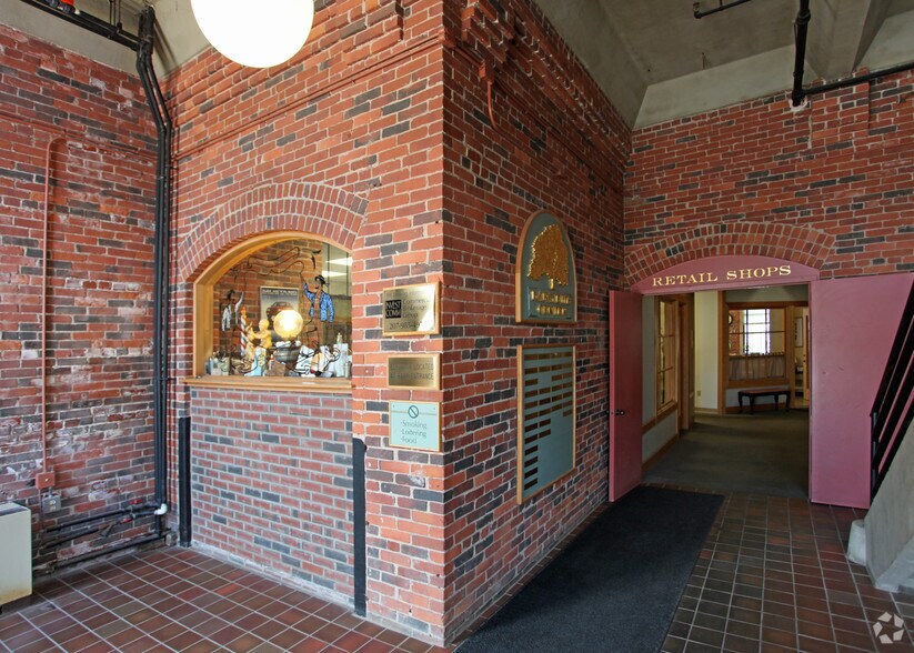 More Photos Of 2 Storer St, Kennebunk Office For Lease